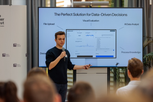 A Solutioneer presenting a data dashboard to an audience at HPI