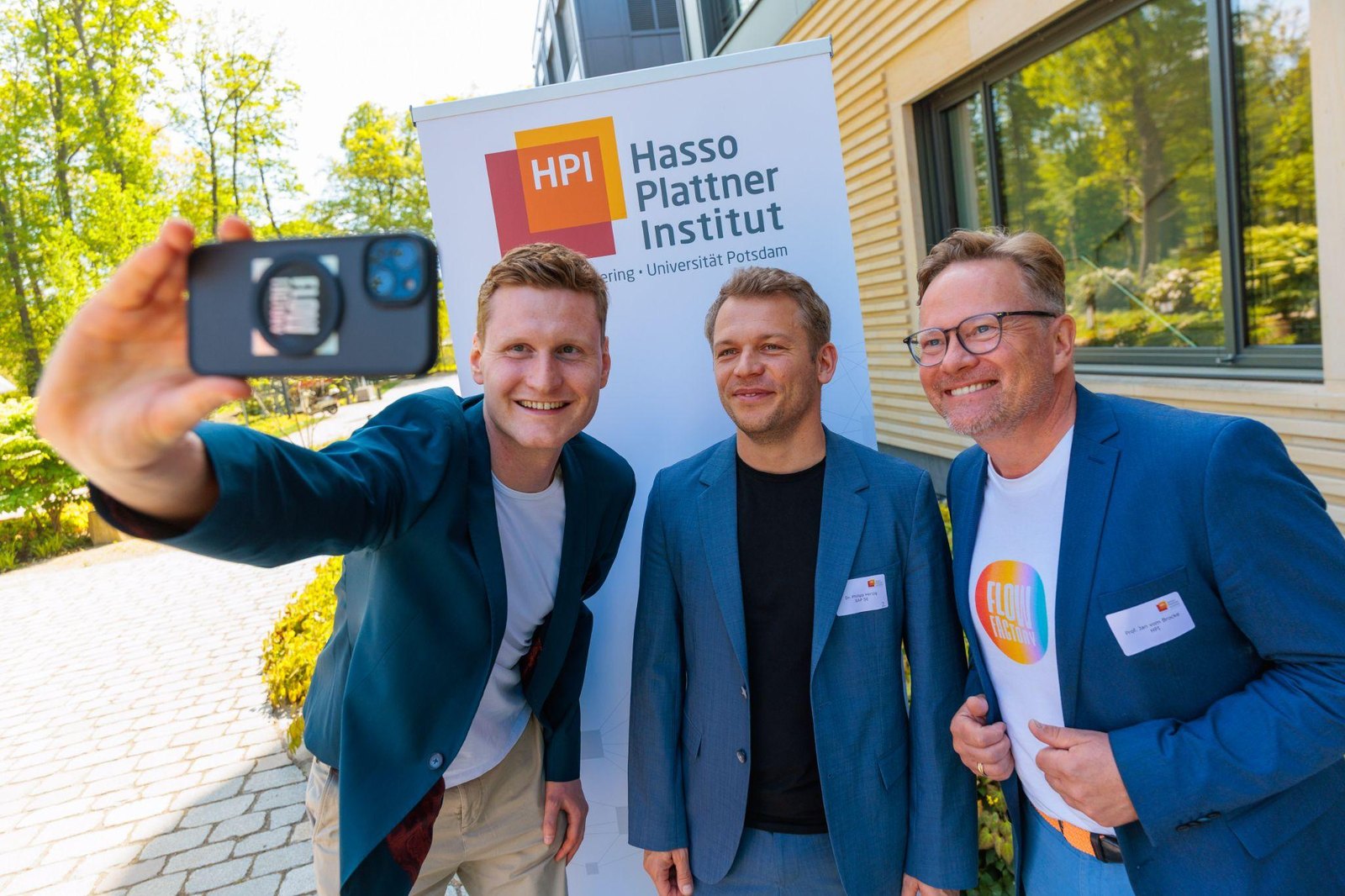 Jan vom Brocke and Thomas Haskamp taking a selfie with SAP CTO Philipp Herzig at the Trends and Concepts symposium
